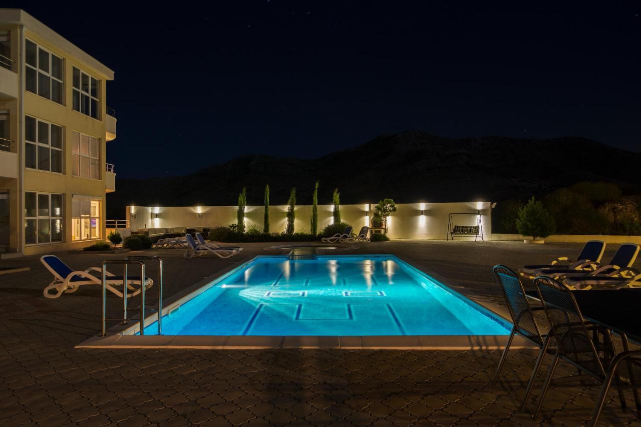Luxury Apartment Petra Ravno Luaran gambar